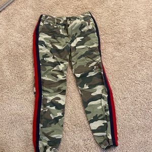 Mother camo pants with stripe